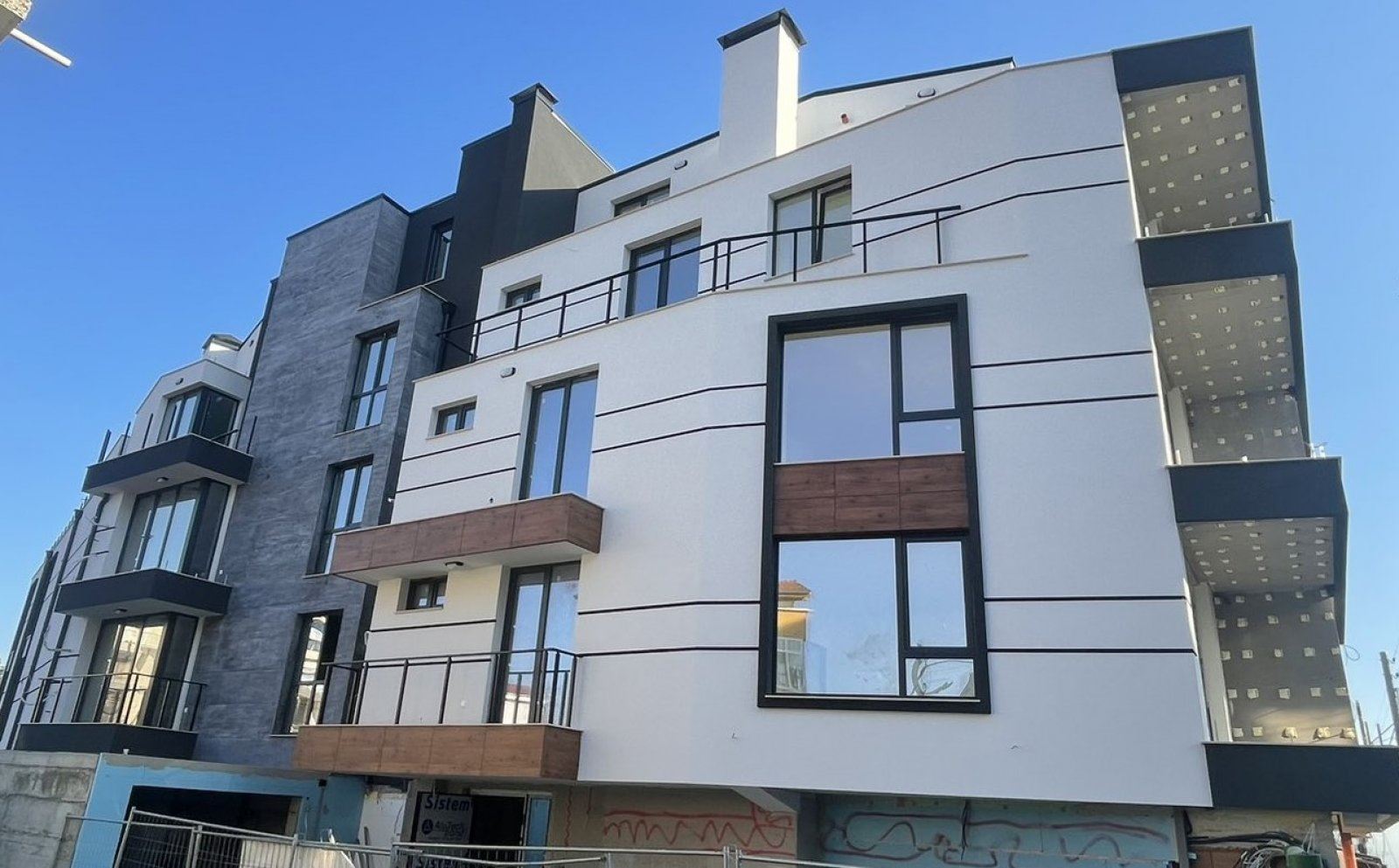 Spacious two-bedroom apartment with sea view in Sarafovo – ready to move in with Act 16