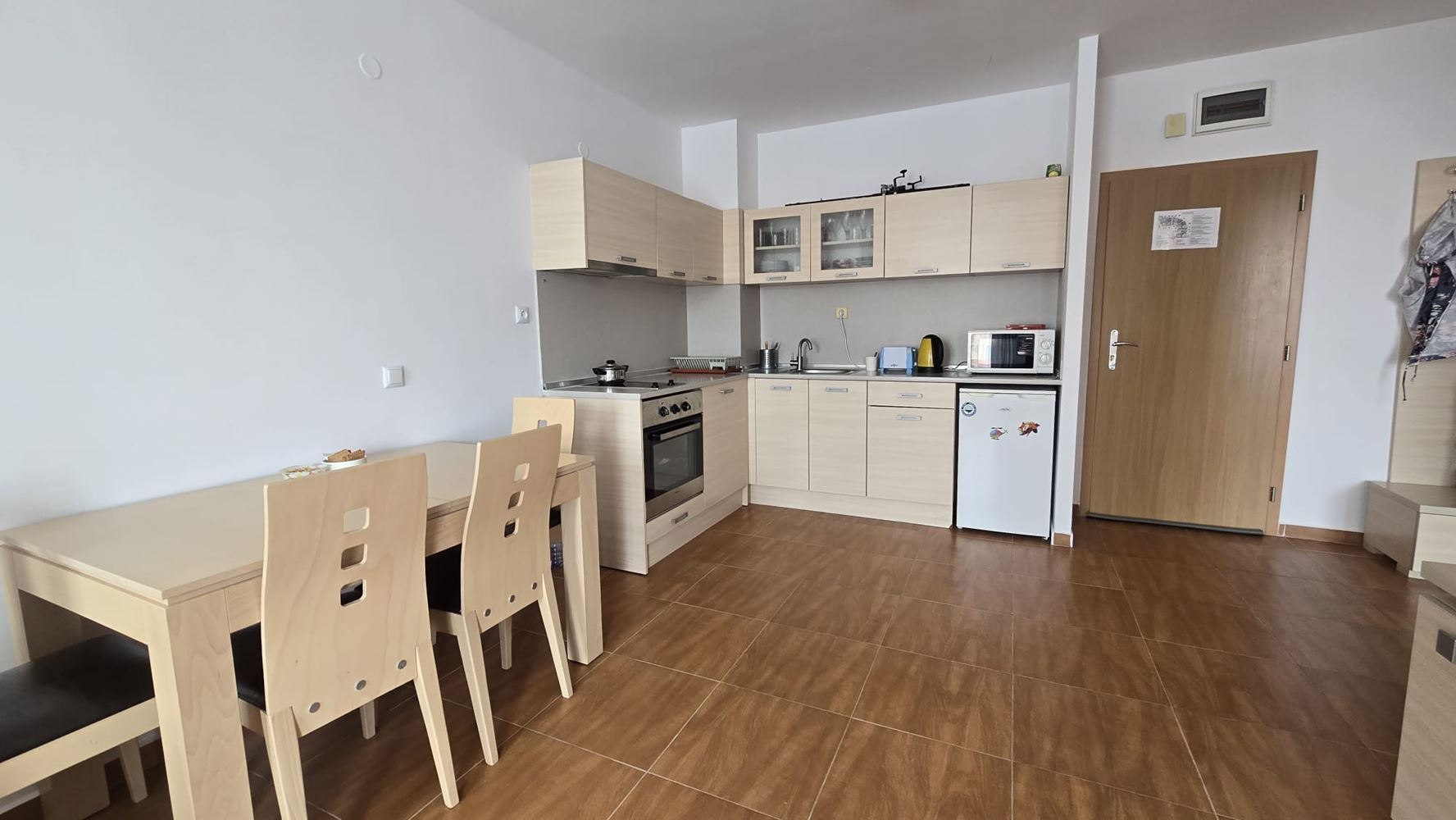 One-Bedroom Apartment with Pool View in Sveti Vlas – Just Steps from the Sea