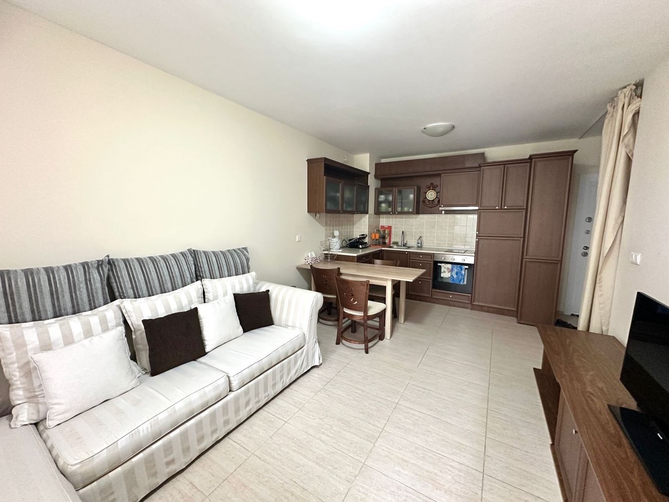 Cozy One-Bedroom Apartment Just Steps from Kavatsi Beach – Comfort, Tranquility and Mediterranean Atmosphere by the Sea