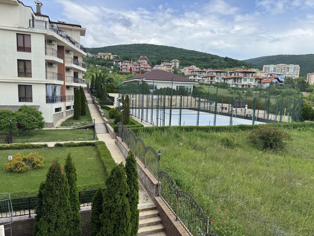 Compact studio with panoramic mountain view in Sveti Vlas – comfort, nature, and excellent infrastructure