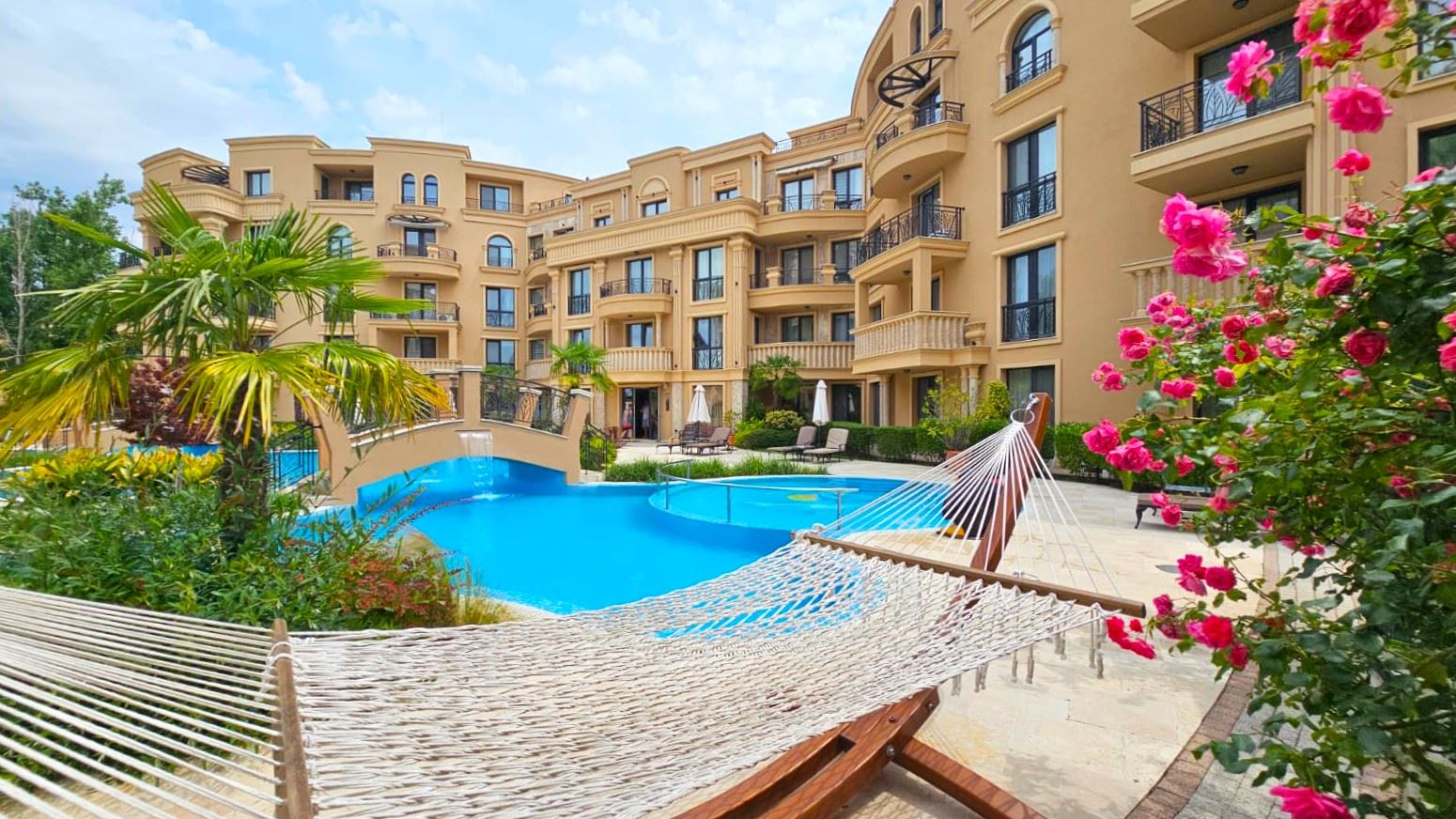 Spacious Penthouse with Panoramic Terrace and Sauna in a Modern Residential Complex in Sunny Beach