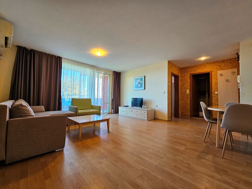 First line in Sveti Vlas – spacious apartment with two bedrooms and excellent infrastructure
