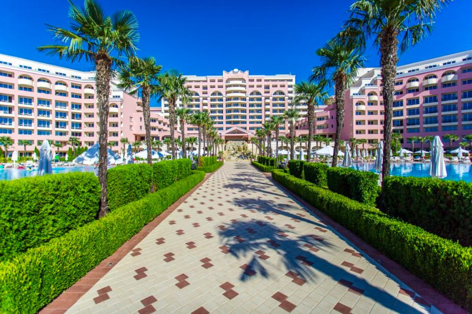 Luxury Seaside Apartment with Panoramic View in a Prestigious Complex in Sunny Beach