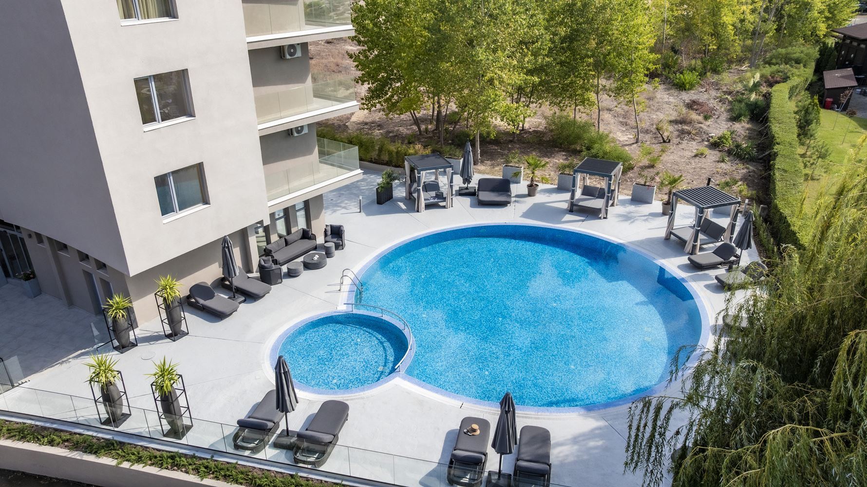 Apartment with Two Bedrooms, South Exposure on the First Sea Line – Space, Comfort and Excellent Investment Opportunity