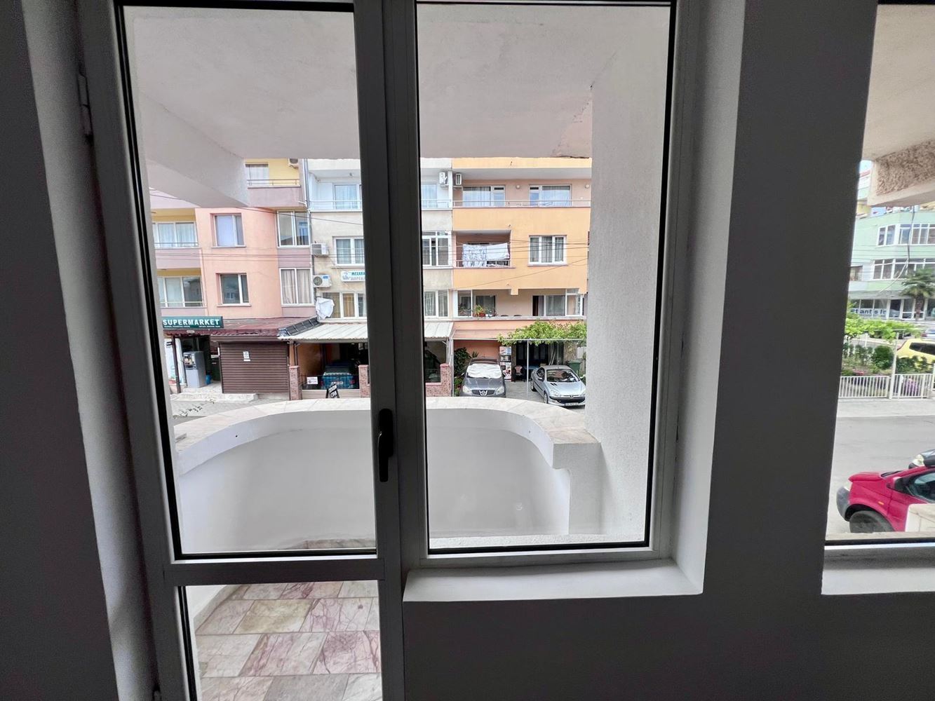 First-line sea property in Ravda – two-bedroom maisonette with sea view and private parking space