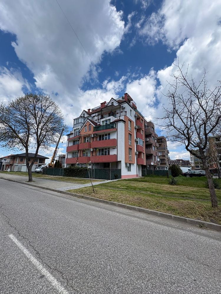 Spacious one-bedroom apartment with panoramic view of the salt lakes and the sea in Pomorie