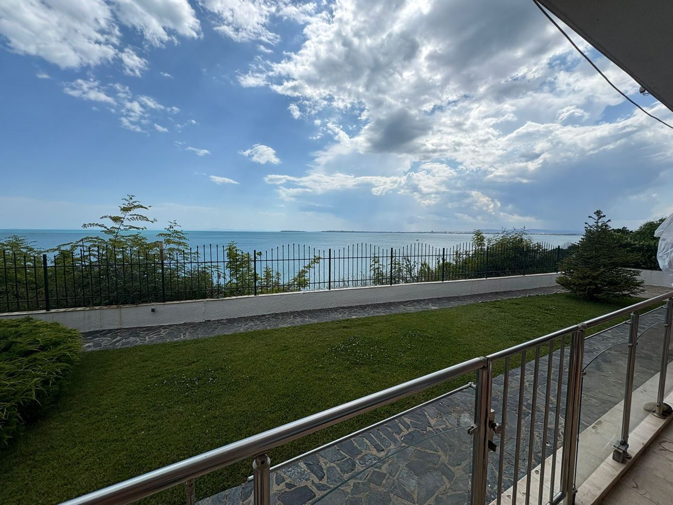 One-Bedroom Apartment with Direct Sea View in Sveti Vlas – Comfort, Tranquility and Resort Lifestyle
