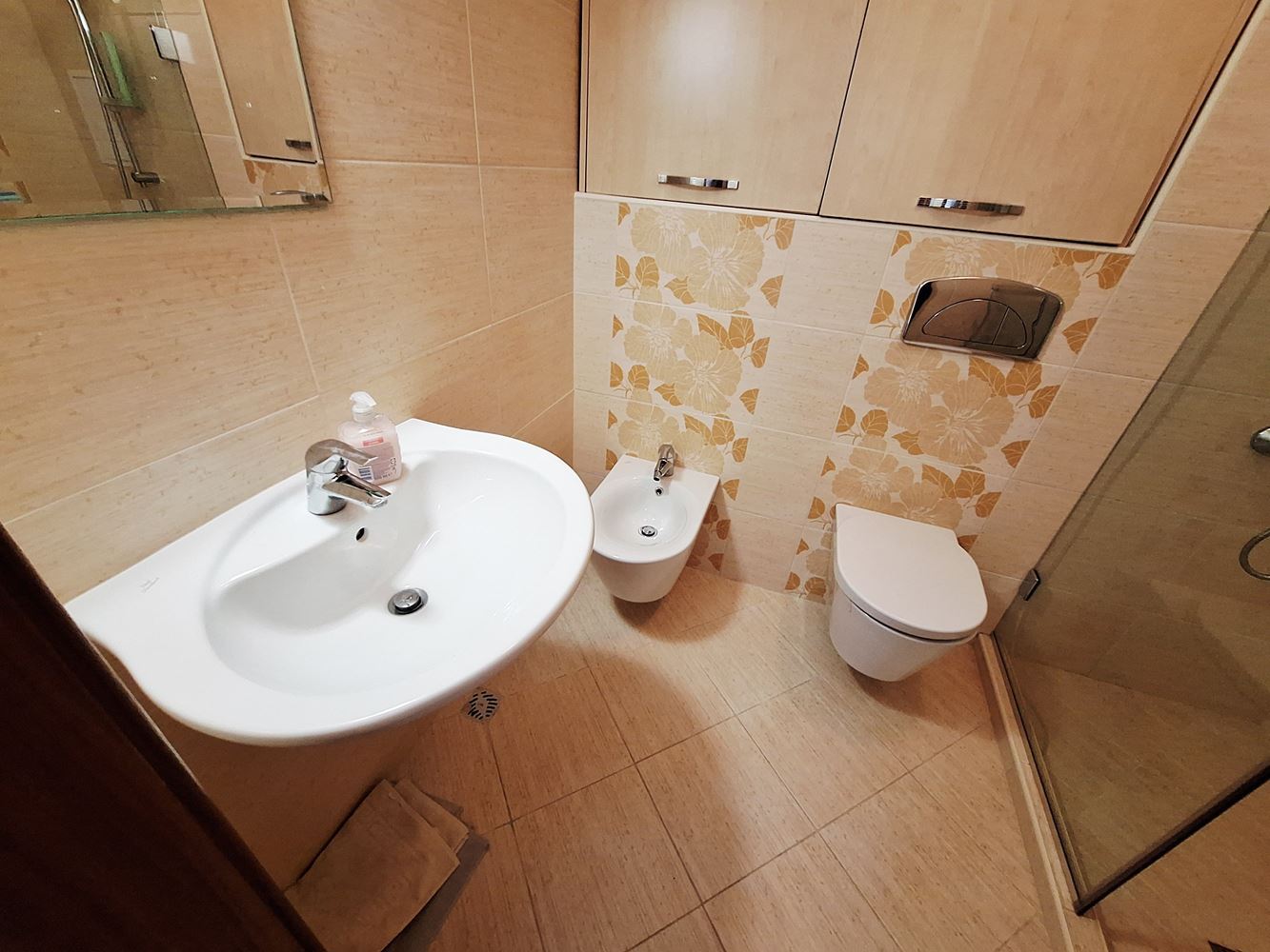 Spacious two-bedroom apartment with parking space only 200 meters from the sea in Sveti Vlas