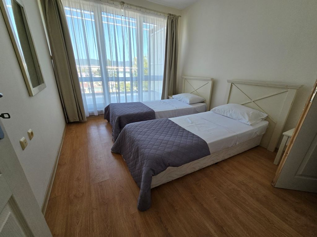 Spacious three room apartment with an excellent location and close proximity to the sea
