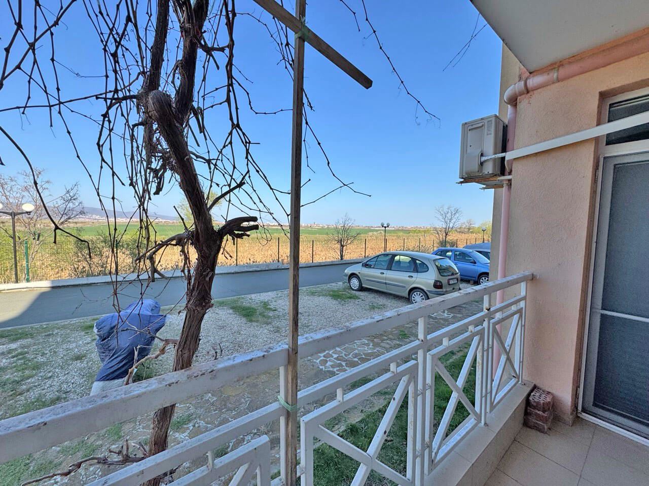 Three-room apartment in a complex with a well-organized environment and cozy atmosphere