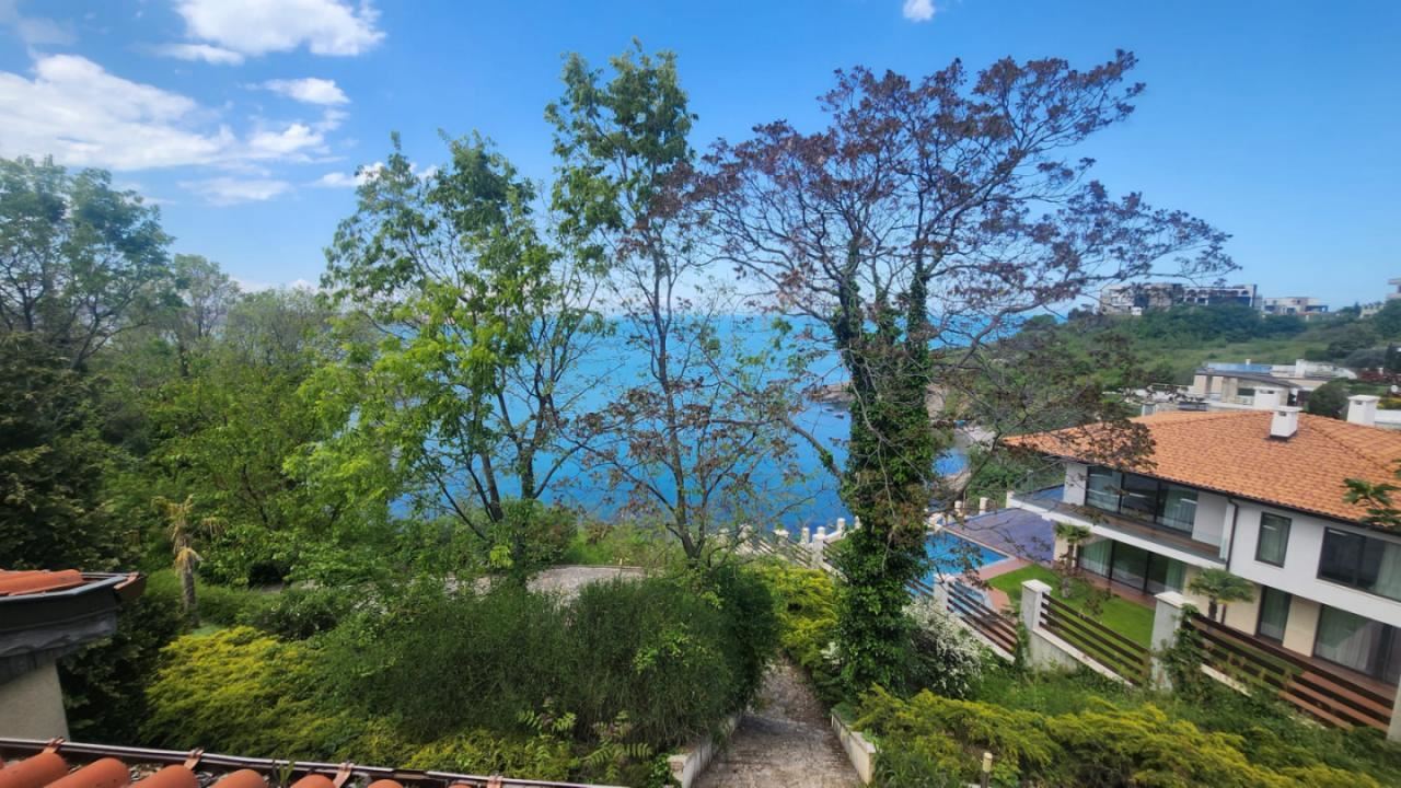 Maisonette on the first line to the sea in Sozopol with panoramic views and a boutique location