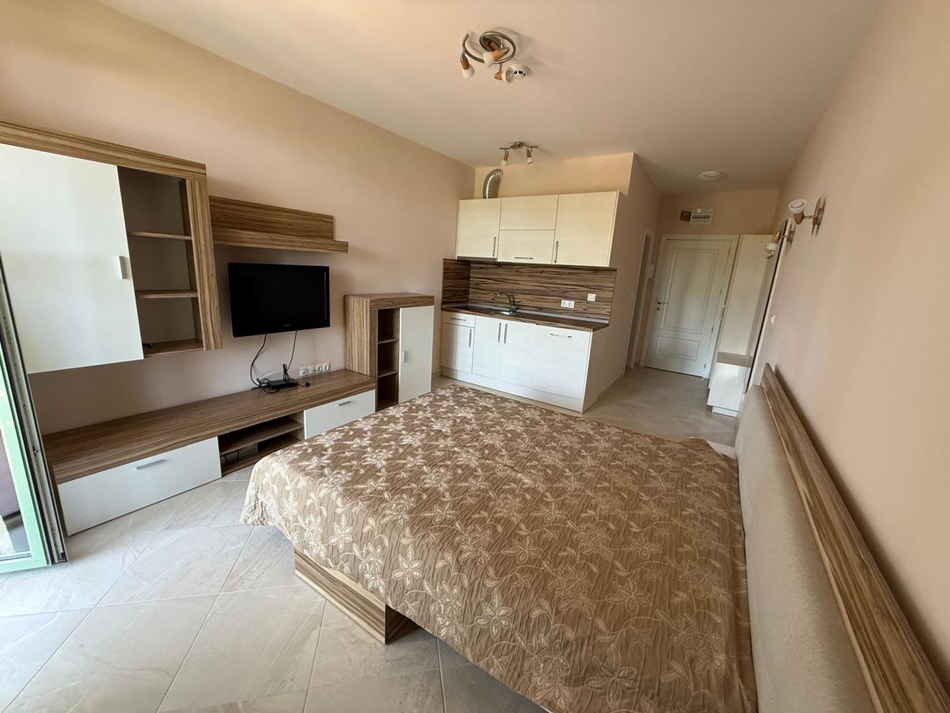 First Line in Chernomorets – Studio with Sea View