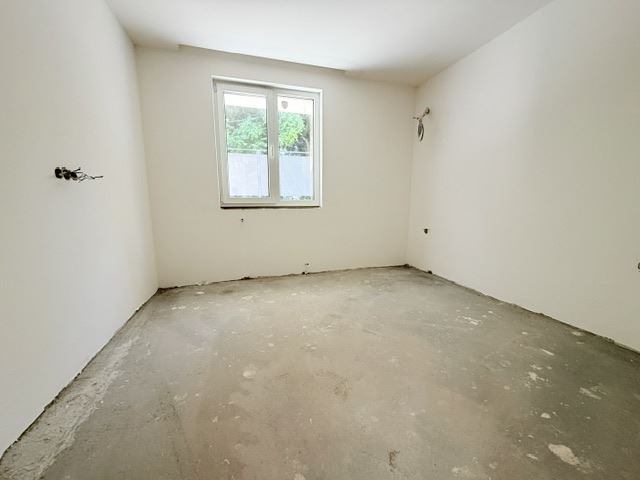 Two-bedroom apartment with private garden and two parking spaces in a new luxury building in the heart of Burgas
