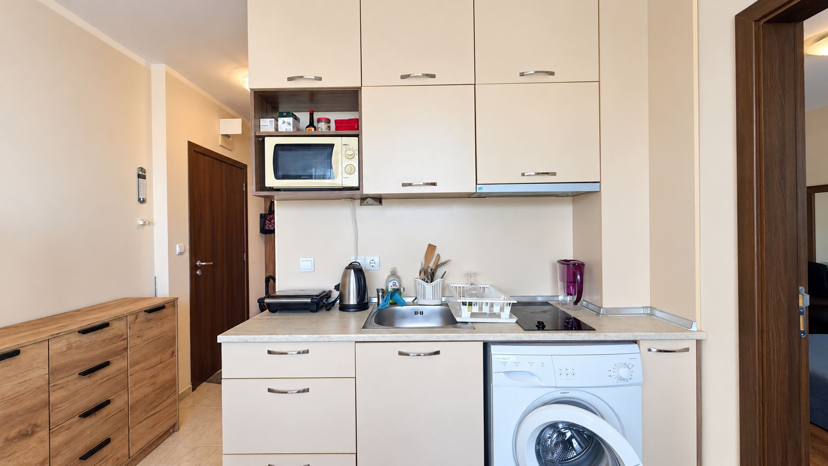 Cosy Small One-Bedroom Apartment in a Complex with a Swimming Pool and 24-Hour Security