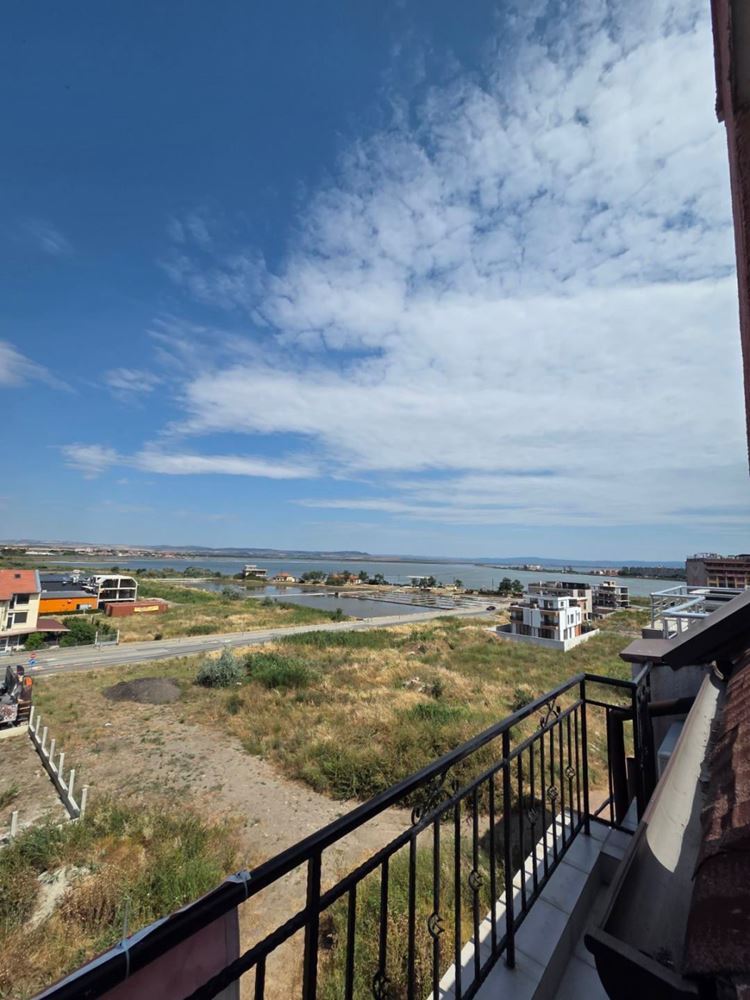 Spacious one-bedroom apartment with panoramic view of the salt lakes and the sea in Pomorie