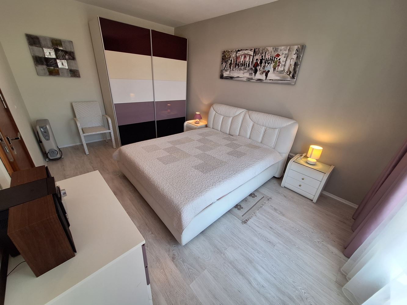 Spacious two-bedroom apartment with parking space only 200 meters from the sea in Sveti Vlas