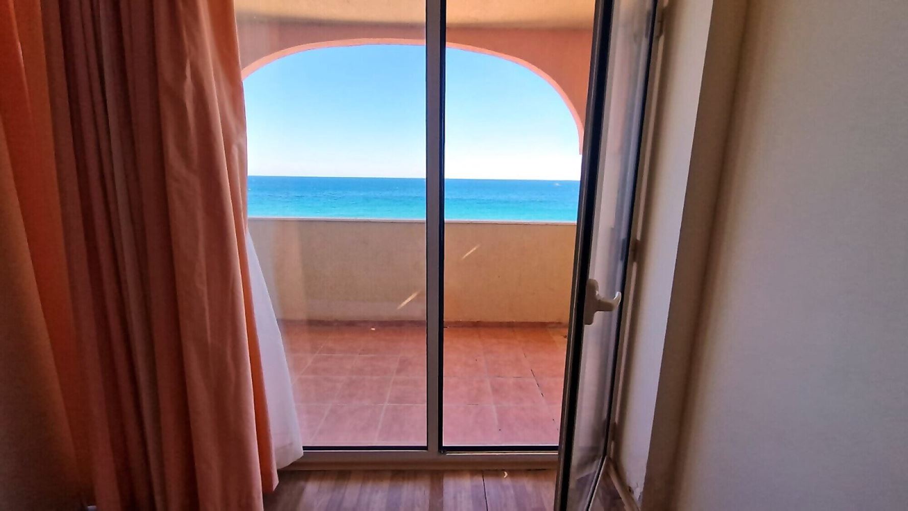 One-Bedroom Apartment with Breathtaking Panoramic Sea Views on the First Line in Elenite