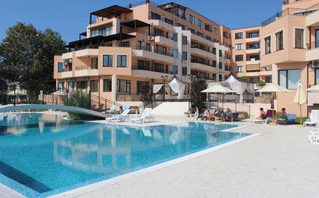 Two-bedroom apartment 50 meters from the beach in Ravda – modern building, comfort, and excellent location