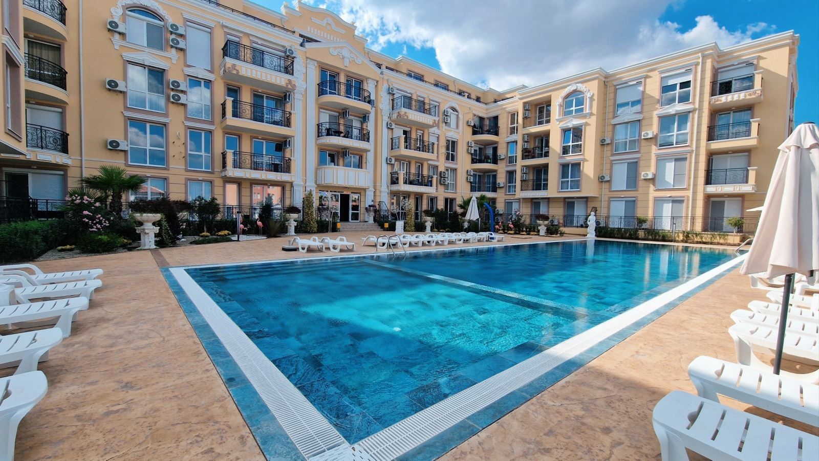 Apartment with 2 Bedrooms in a Modern Complex with Beautiful Green Surroundings in Ravda