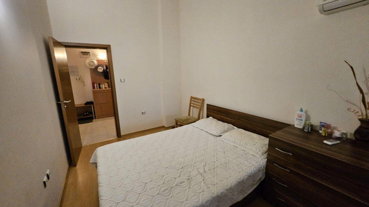Spacious three-room apartment in Sveti Vlas – only 100 m from the beach and the marina
