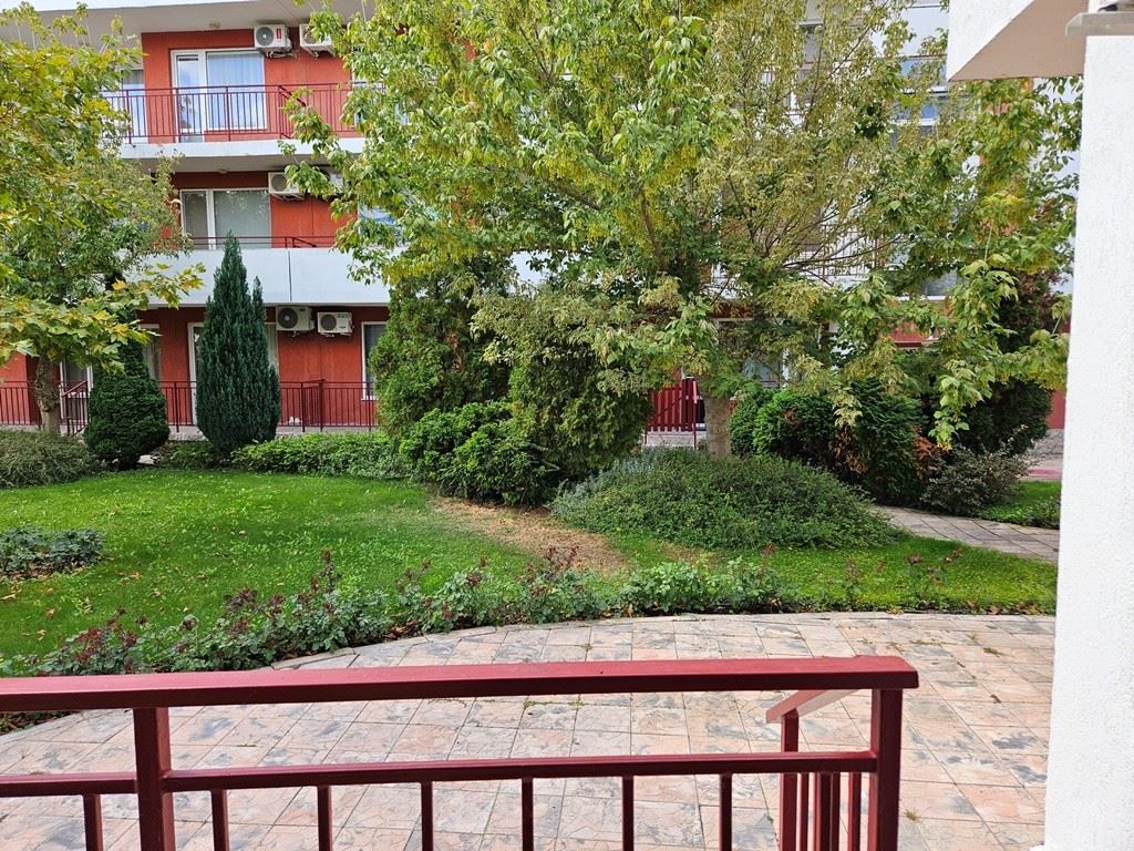 One-Bedroom Apartment on the First Line to the Sea in a Secure Complex in Elenite