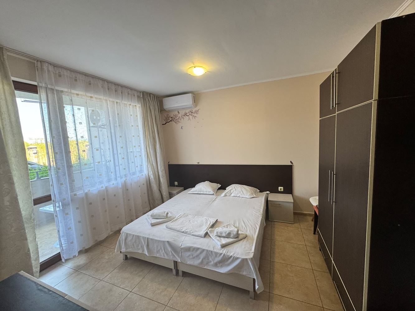 Spacious apartment with three bedrooms, its own atmosphere and excellent infrastructure in Nessebar