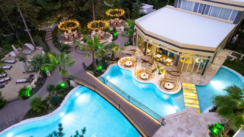 One-Bedroom Apartment with a View of the Park and Swimming Pool in a Prestigious Complex in Sunny Beach