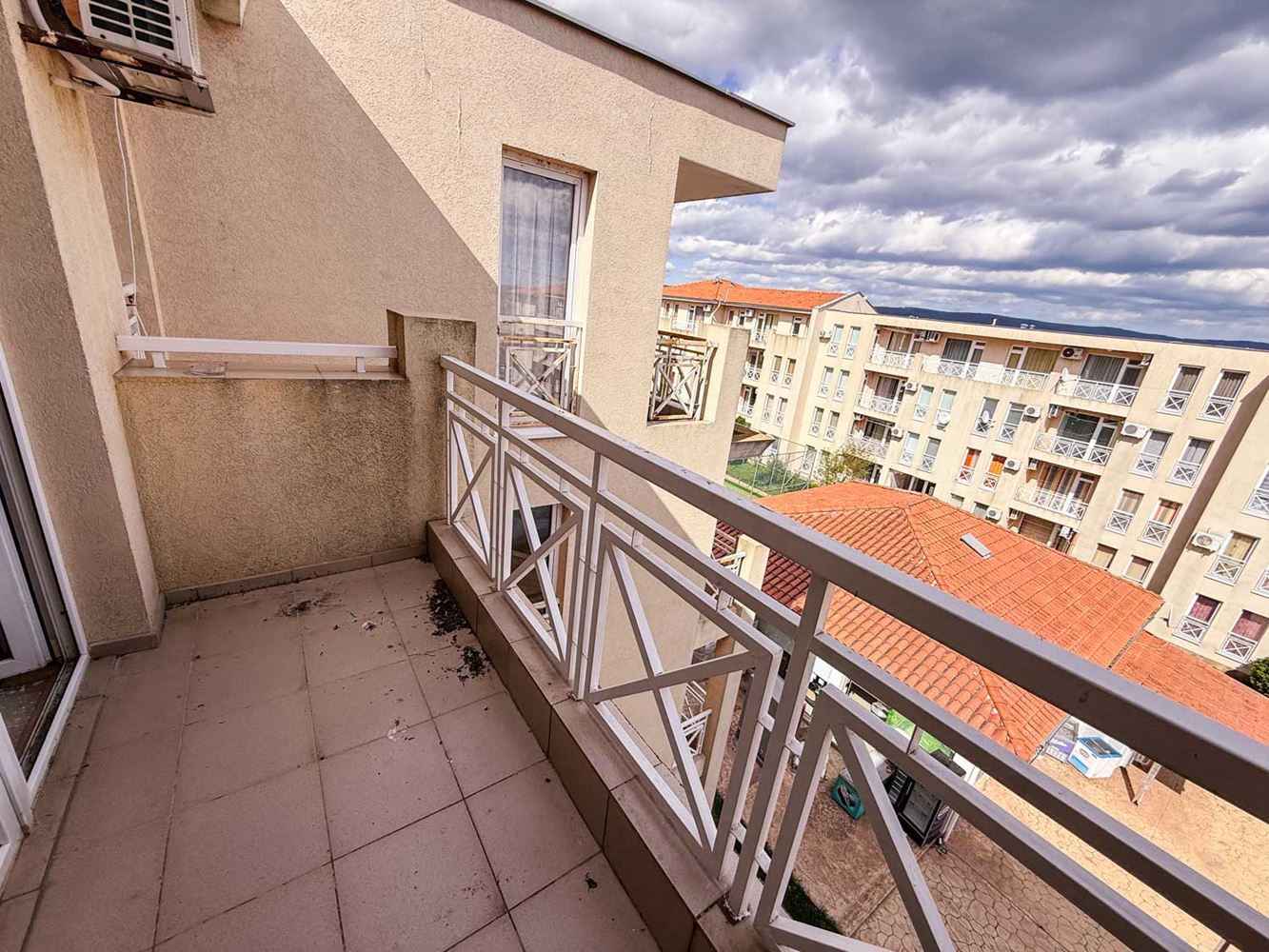 Three-room Apartment with Pool View in a Well-Maintained Complex near Sunny Beach