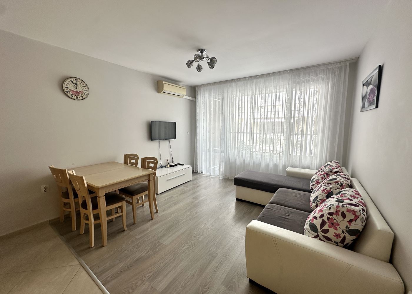 One-Bedroom Apartment 100 m from the Beach in Pomorie – Comfort, Convenience, and Sea View