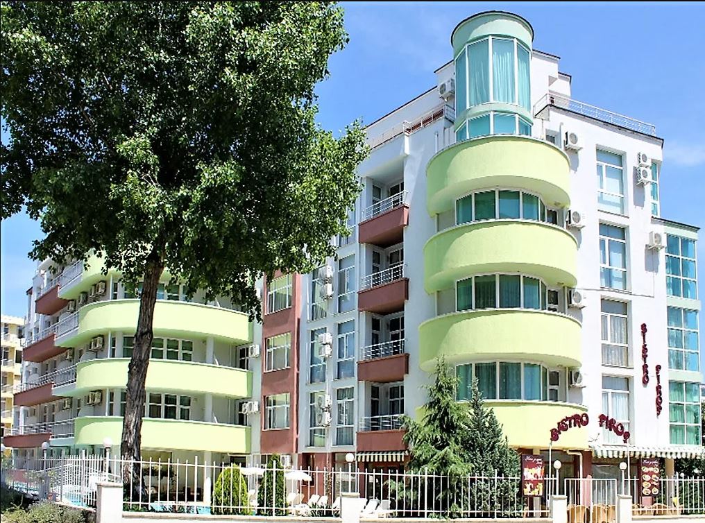 Sunny Beach – Spacious Studio with Excellent Potential for Conversion into a Small One-Bedroom Apartment