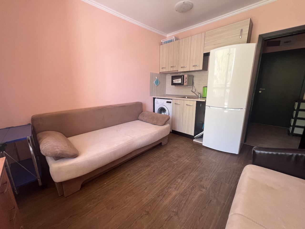 Cozy studio in the heart of Elenite – just minutes from the beach, in a gated complex with a pool and excellent amenities