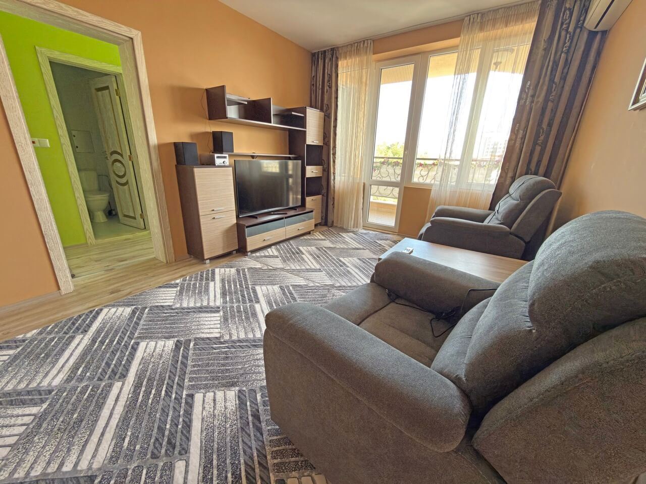 Three-Room Apartment with Sea Views, 200 Metres from the Beach in Pomorie