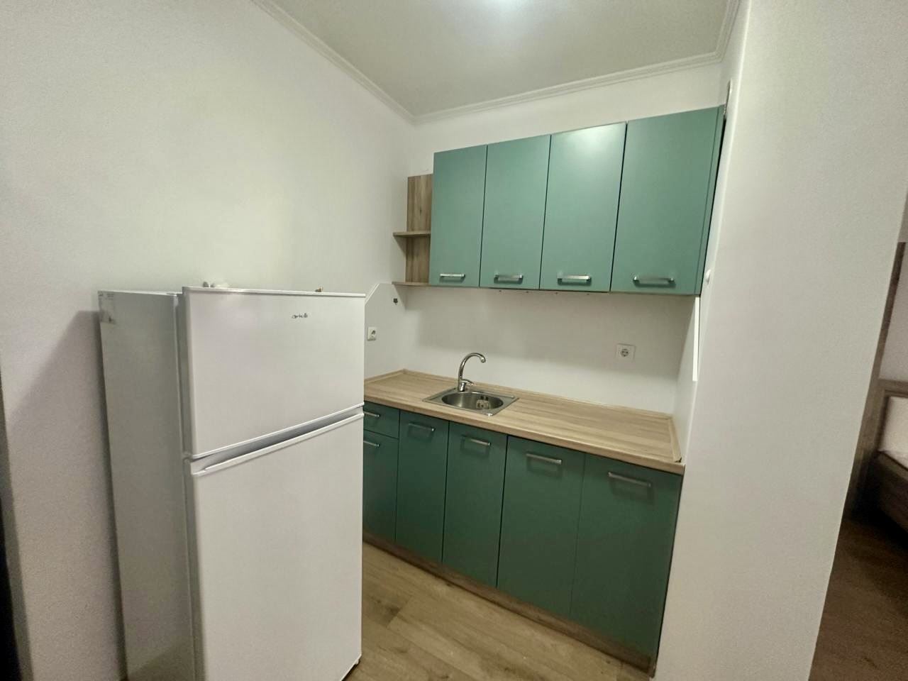 Spacious ground-floor studio with large terrace and potential for a one-bedroom apartment – security and comfort in Nessebar