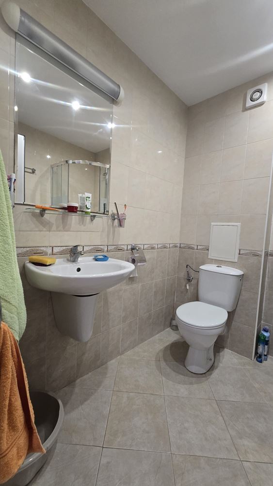 One-Bedroom Apartment with Pool View in Sveti Vlas – Just Steps from the Sea