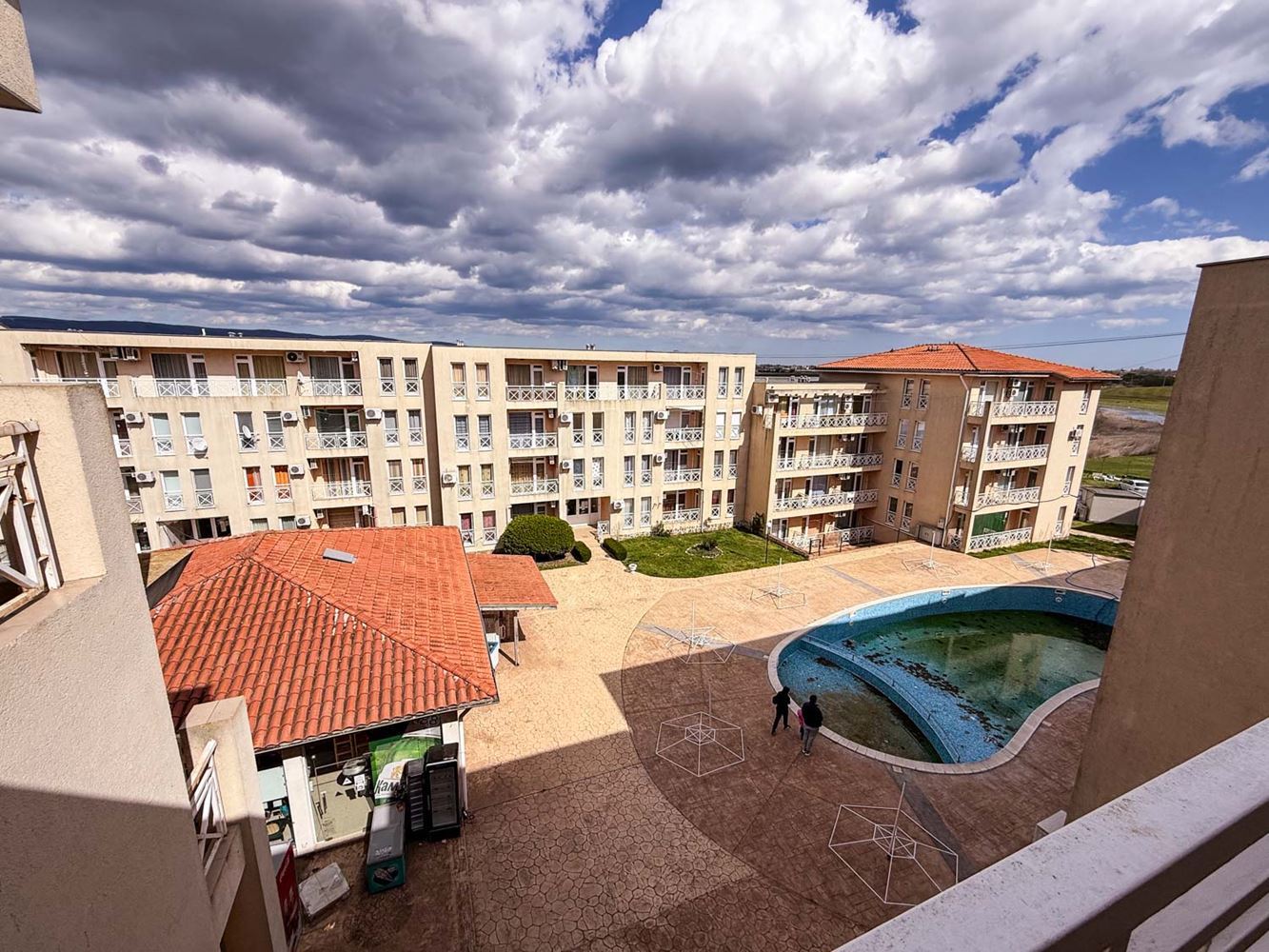 Three-room Apartment with Pool View in a Well-Maintained Complex near Sunny Beach