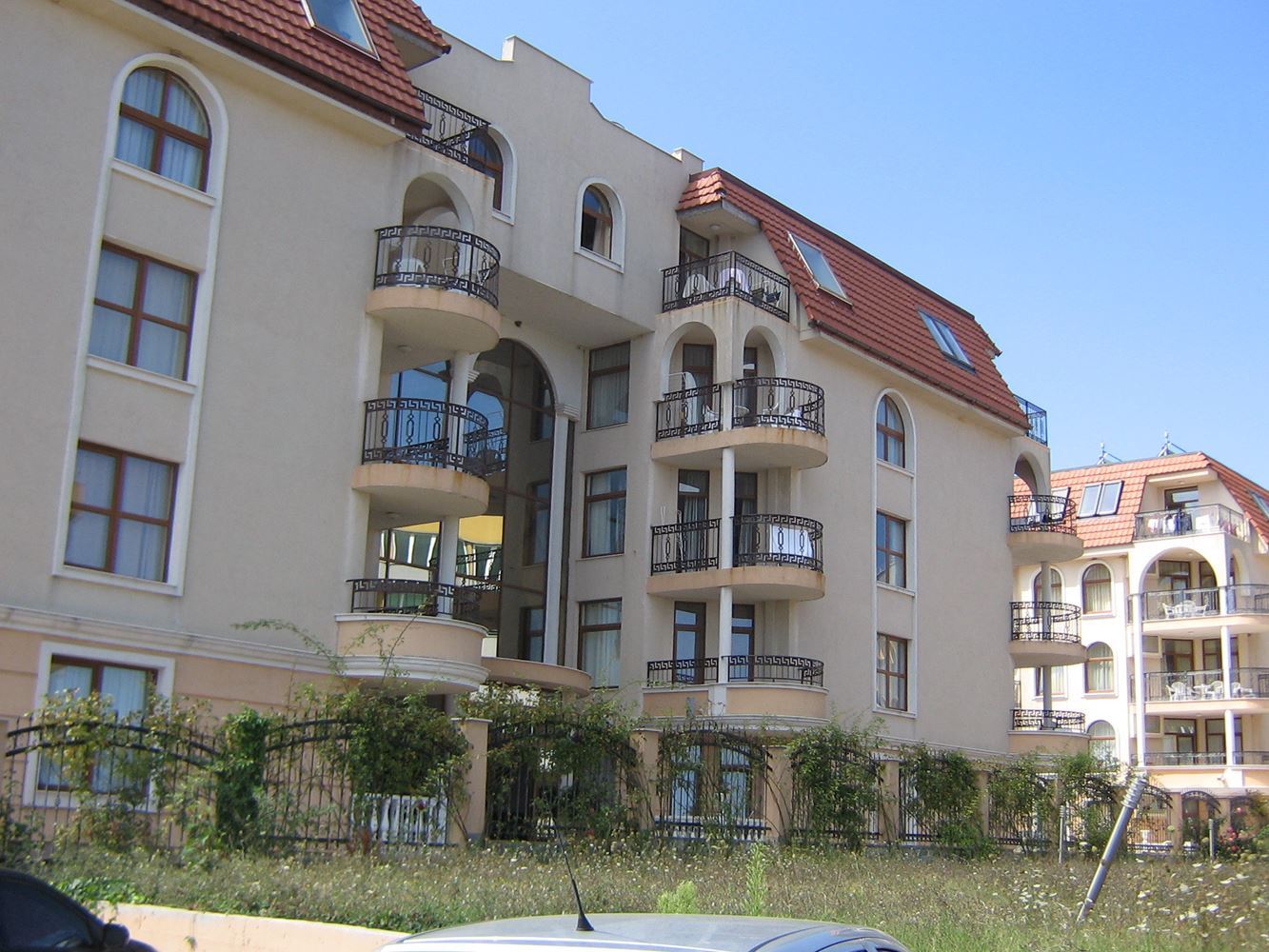 First line to Butamyata Beach! Furnished one-bedroom apartment with partial sea view in Sinemorets