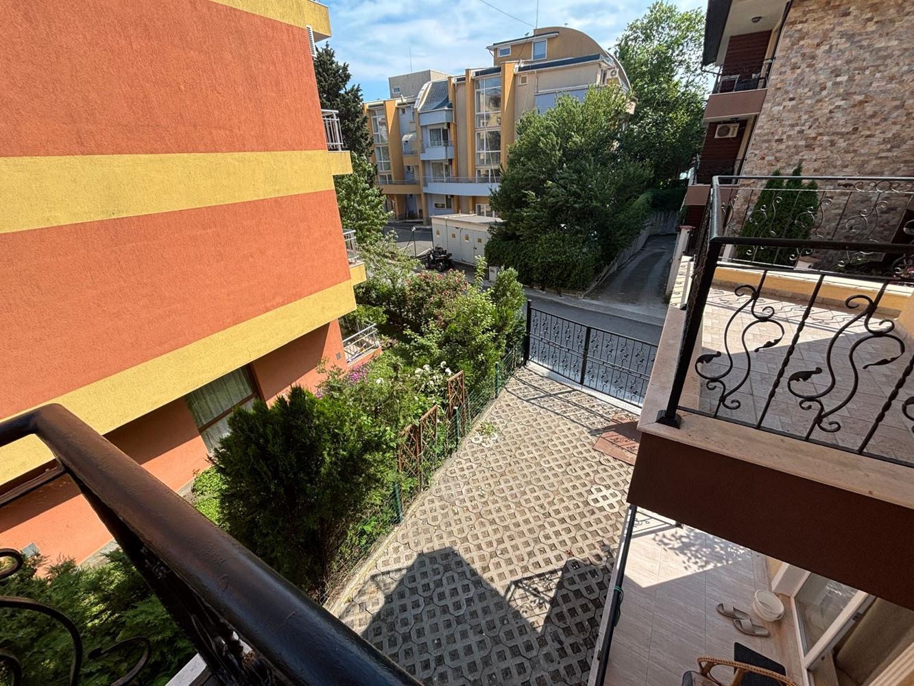 One-Bedroom Apartment on a Quiet Street in Ravda – Just Steps from the Sea