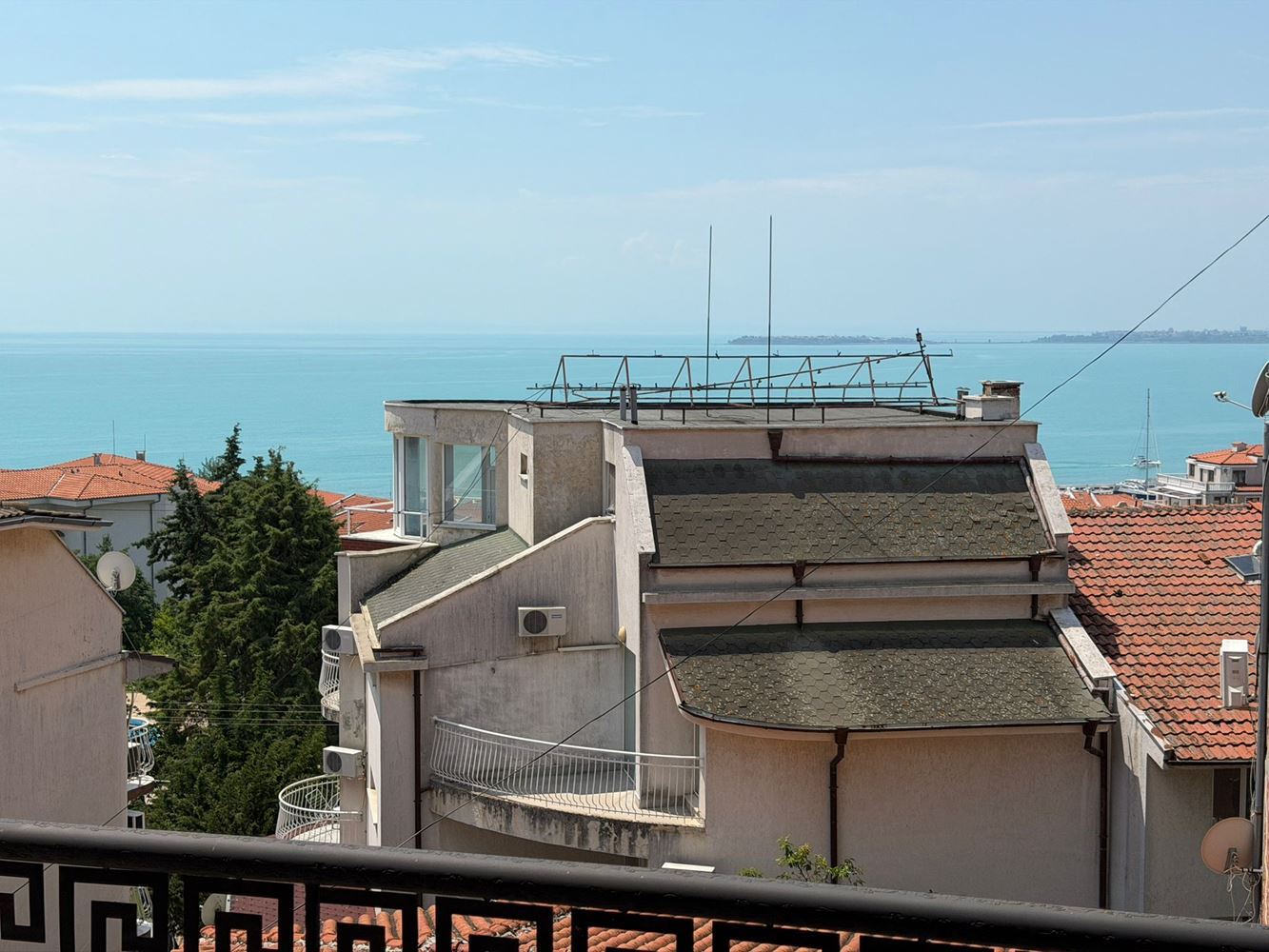 Sveti Vlas: exceptionally spacious studio with panoramic sea view