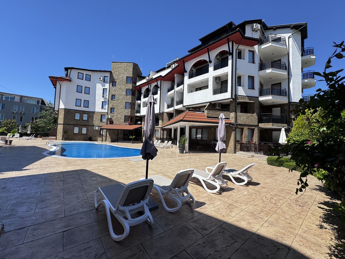 Spacious apartment with one bedroom in a complex with a swimming pool in Ravda – an excellent choice for living or investment