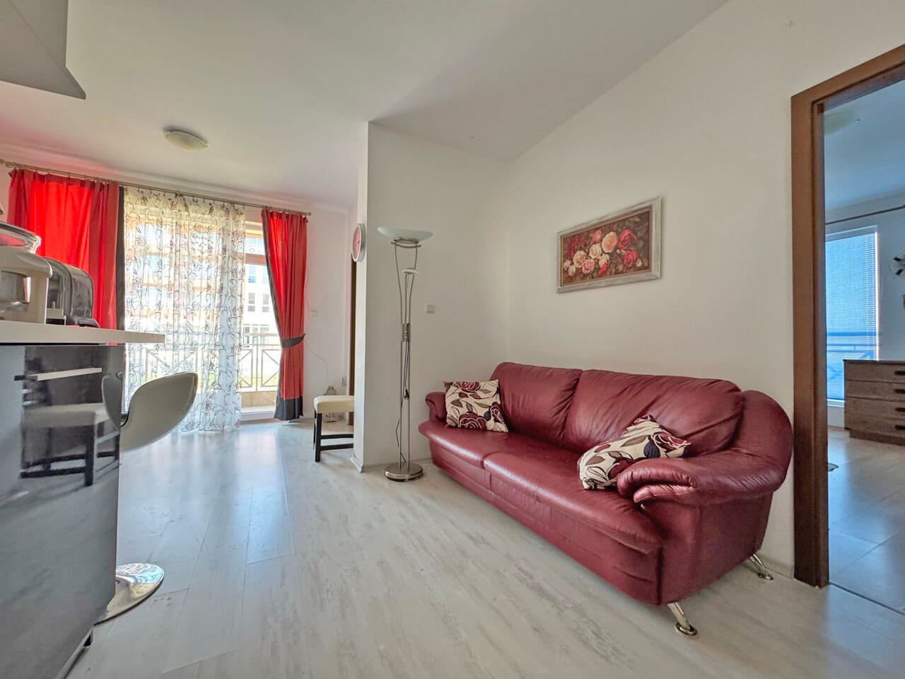 Three-room apartment in a complex with a well-organized environment and cozy atmosphere