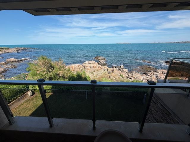 Spacious Apartment with 2 Bedrooms on the First Sea Line with Frontal Panoramic Sea View