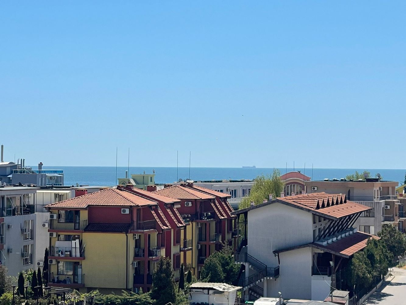 Studio with sea view in a prestigious complex between Nessebar and Ravda – excellent location and investment potential