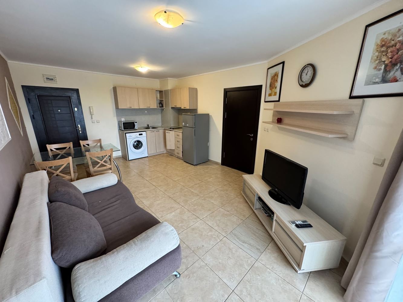One-Bedroom Apartment with Pool View in Nessebar – Comfort, Sea and Excellent Conditions for Holidays and Investment