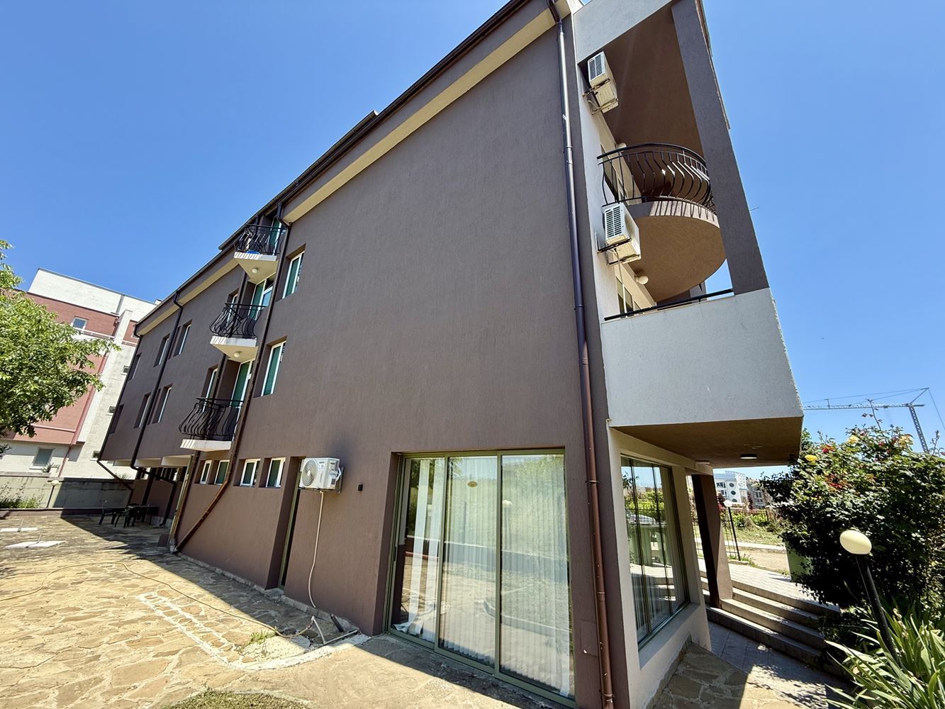 Spacious One-Bedroom Apartment with Garden Access and No Maintenance Fee in Ravda