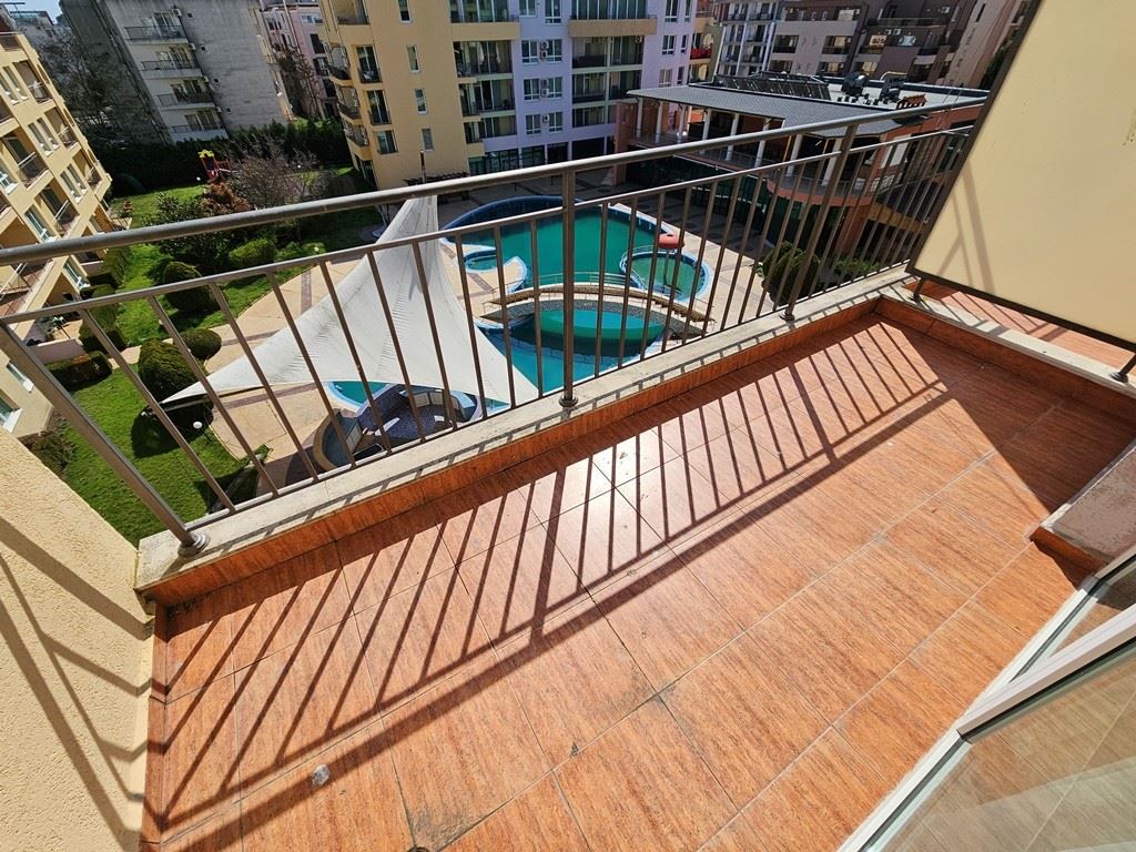 Stylish studio with panoramic pool view in Sunny Beach – ready for living and investment