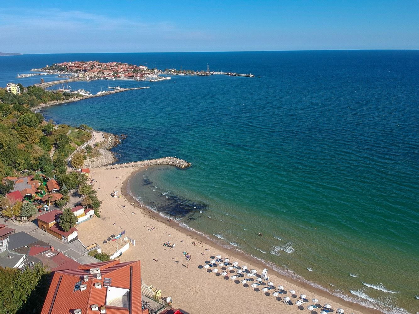 Compact and Fully Renovated One-Bedroom Apartment Near Vigo Hotel
