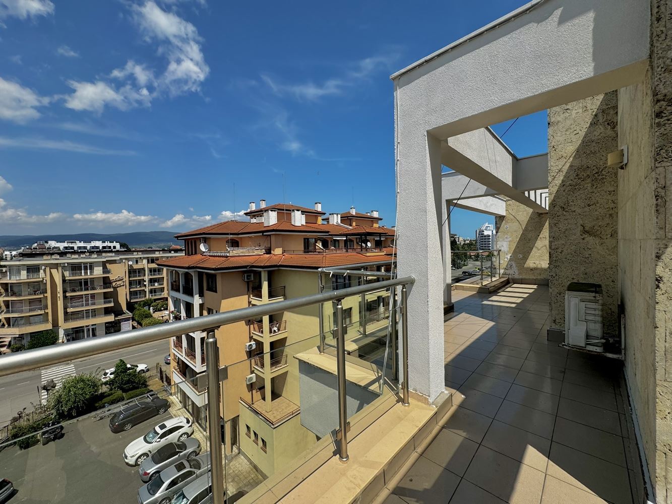Spacious studio with a large panoramic terrace in Sunny Beach – excellent location and low maintenance fee