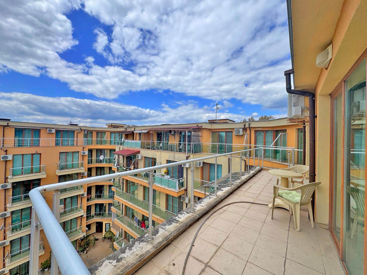 Panoramic one-bedroom apartment with large terrace and open view – Sunny Beach