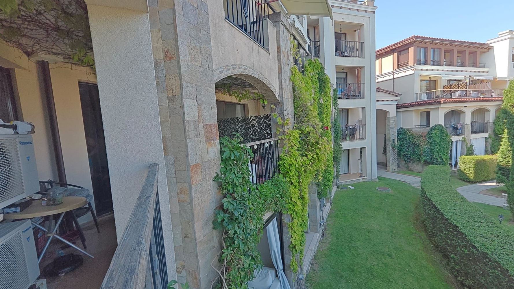 Apartment with two bedrooms, spacious veranda and greenery in a luxury complex in Kavatsi, Sozopol
