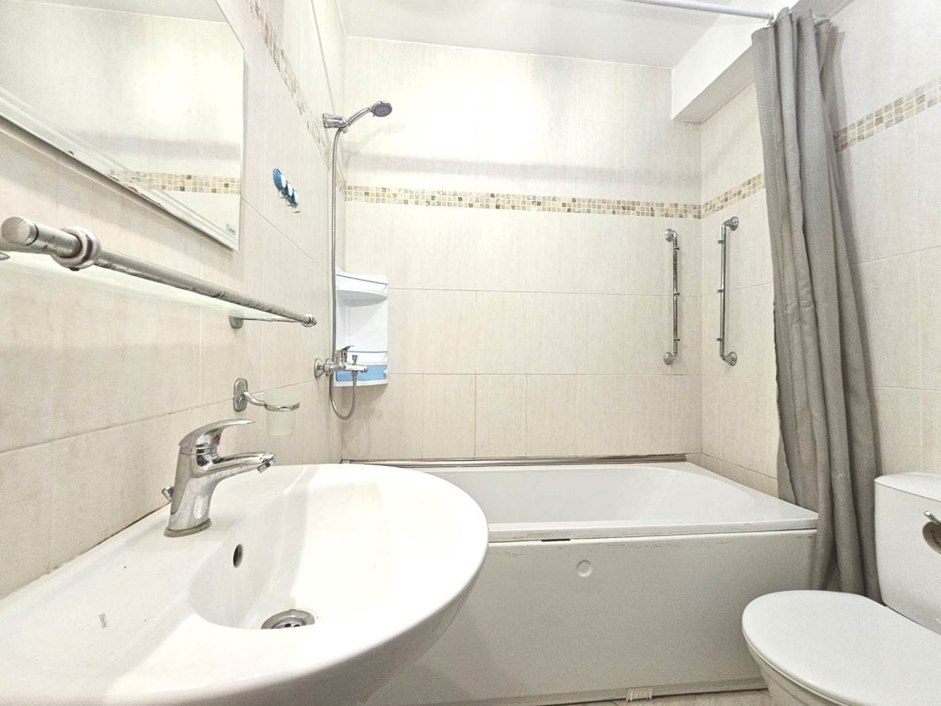 Three-room ground-floor apartment with direct access to the pool in a luxury complex in Sunny Beach